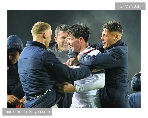 国际米兰中卫中场位置互换 破解高位逼抢新策略